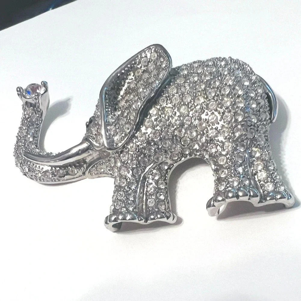 Vintage Figural Elephant Brooch‎ Pin 4" Trunk Up Rhinestones Silver Tone Safari - Picture 5 of 8